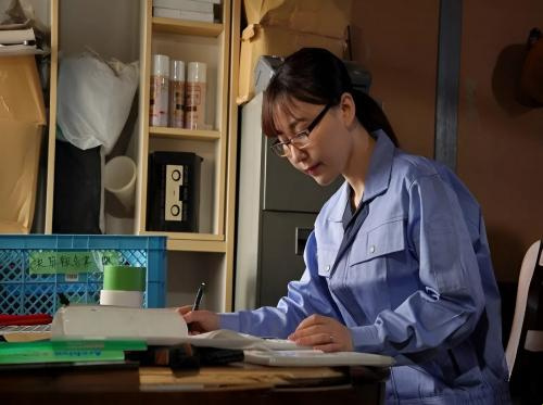 Istri bos yang penuh nafsu