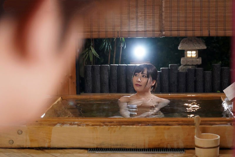 JUQ-166 Sialan ibu mertua sambil mandi di sumber air panas