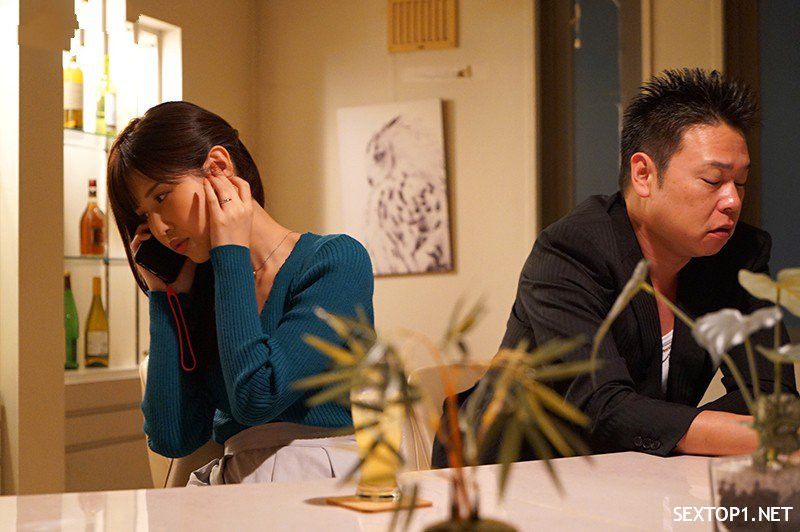 Suaminya lemah dan istri pergi ke kekasih lamanya