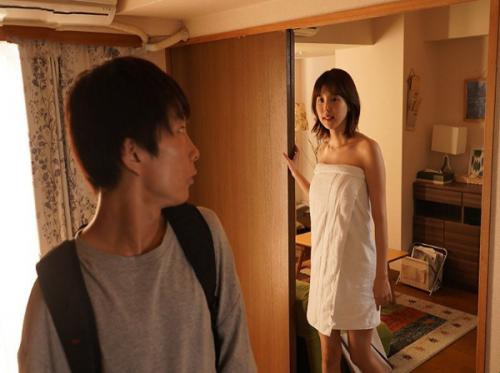 Di rumah bersama adik perempuan pacarmu yang seksi