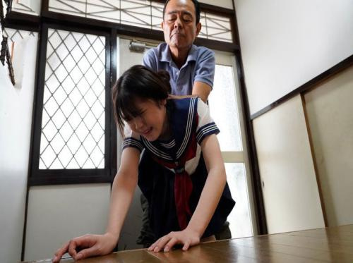 Guru bejat itu memperkosa seorang siswi yang tidak bersalah